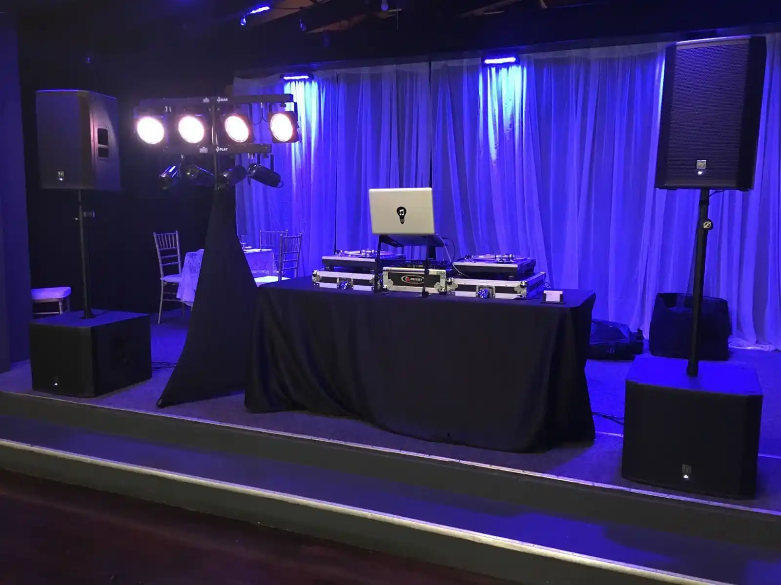 Professional Event DJ – Used Professional Event DJ - Used