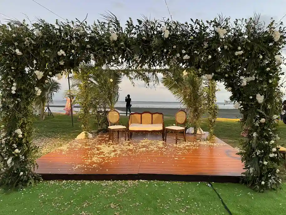 Minimal & Modern Stage Décor