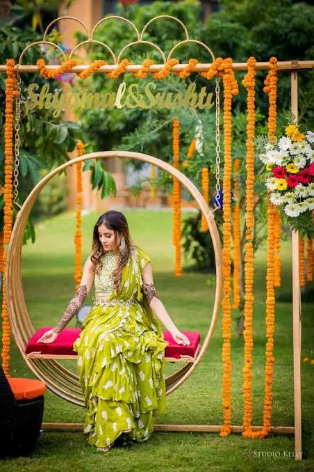 Mehndi pose